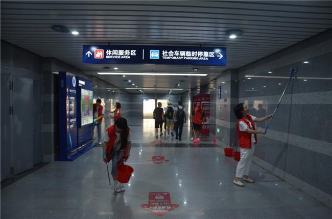 城投集團(tuán)開(kāi)展“創(chuàng)衛(wèi)迎暗訪、全城大掃除”主題志愿活動(dòng)